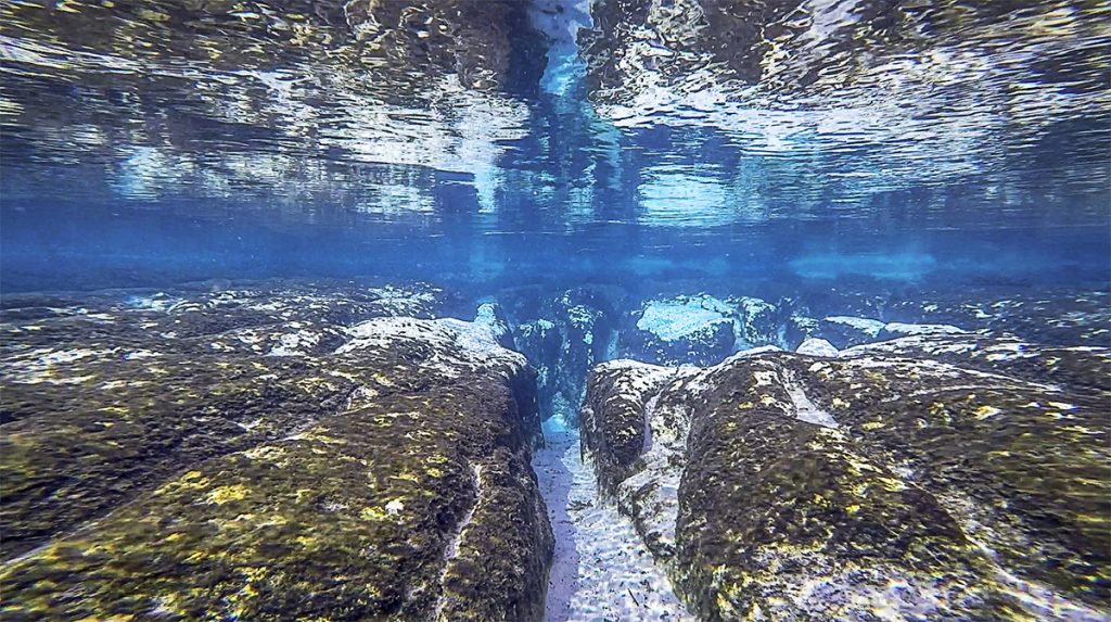 Underwater trail to Center Vent